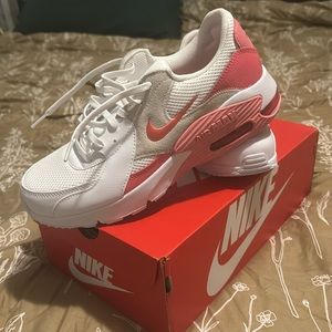 NWT NIKE AIR MAX EXCEE